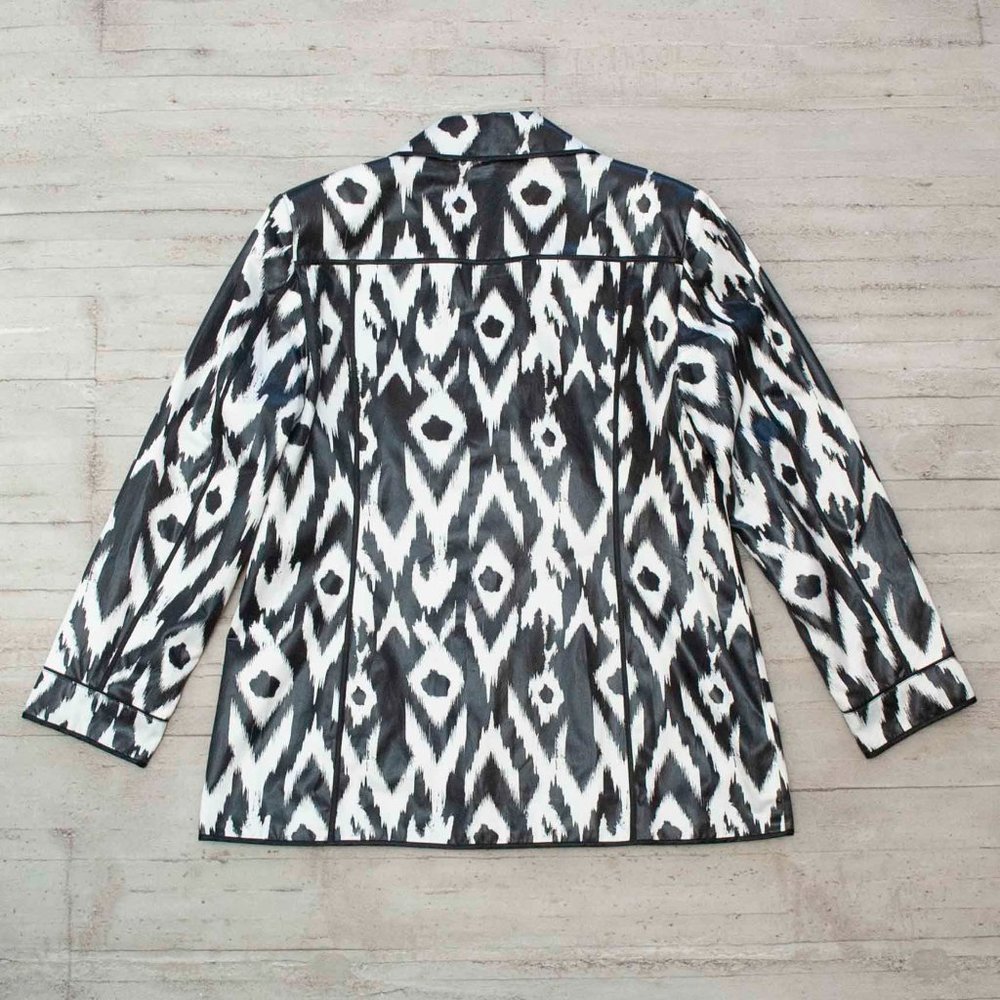 Chico's Lightweight Faux Leather Blazer in Black and White Ikat Print si… - Picture 7 of 8